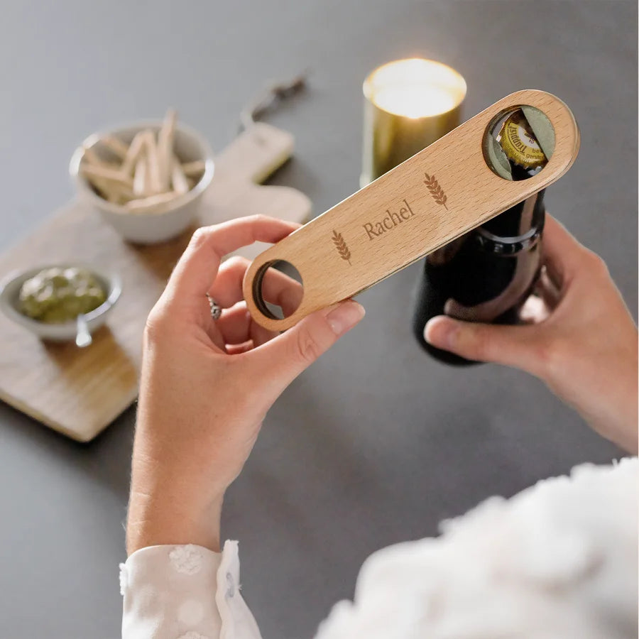 Gravierter Holz-Flaschenöffner